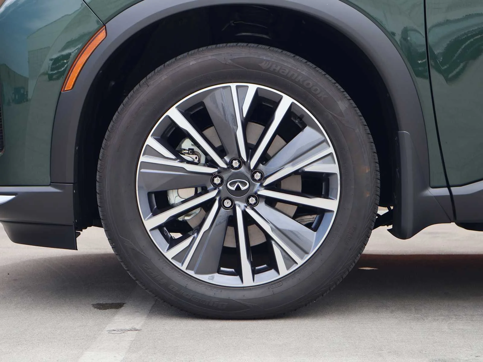 New 2027 DEEP EMERALD INFINITI Luxe FWD image 9