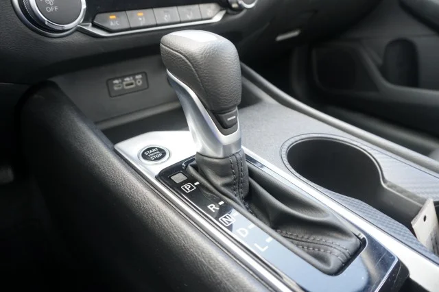 Used 2025 WHITE Nissan SV image 31