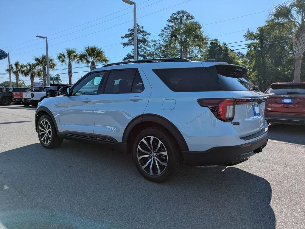 New 2026 Space White Metallic Ford ST-Line image 6