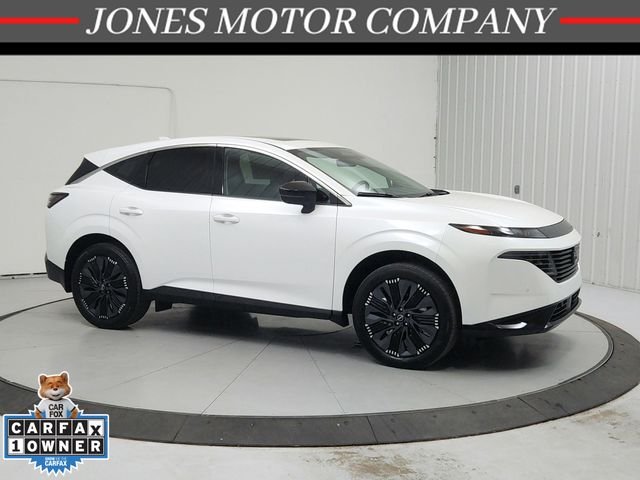 Used 2025 White Nissan Platinum image 1