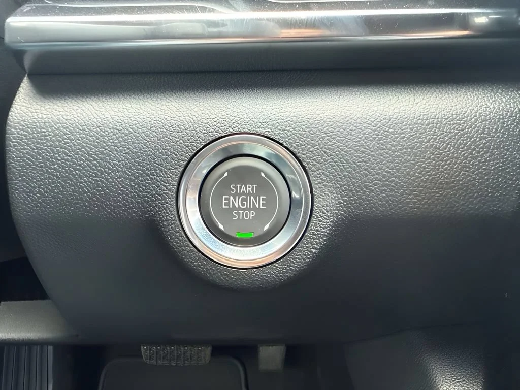 New 2027 Summit White GMC Elevation image 24