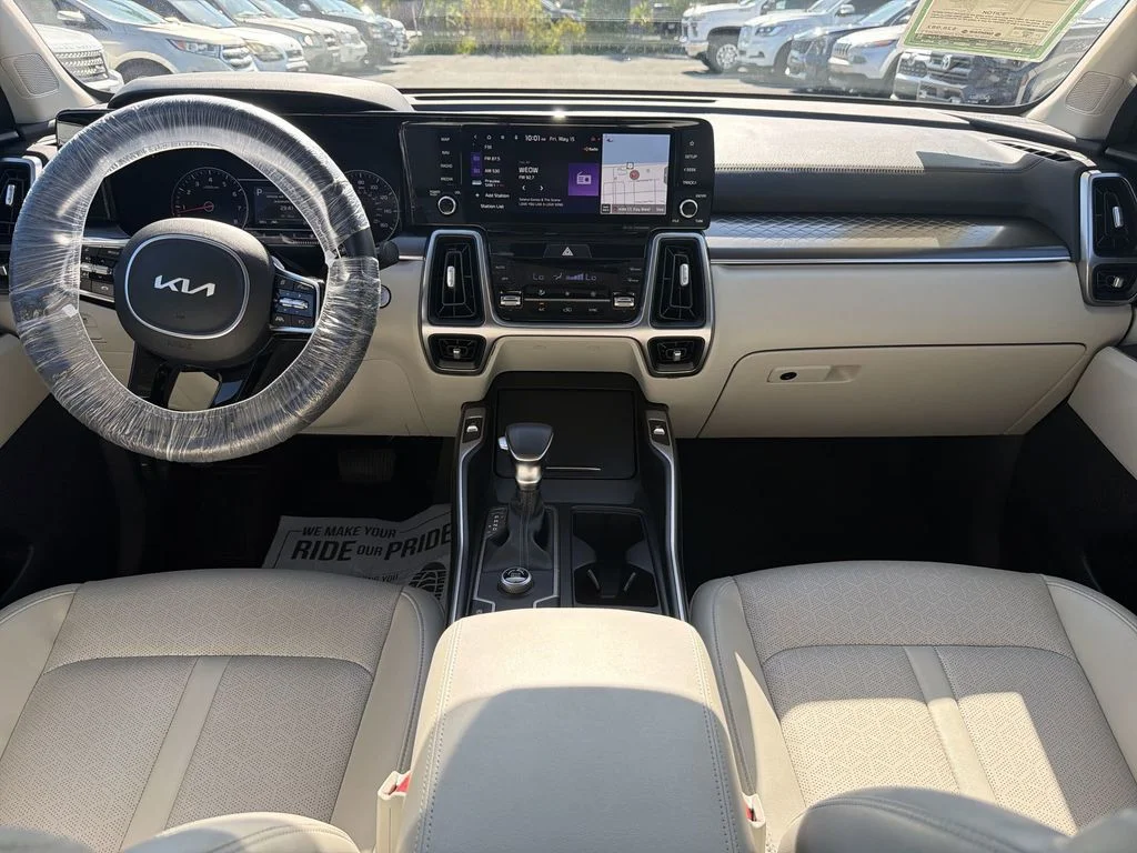 Used 2023 Silver Kia S image 27
