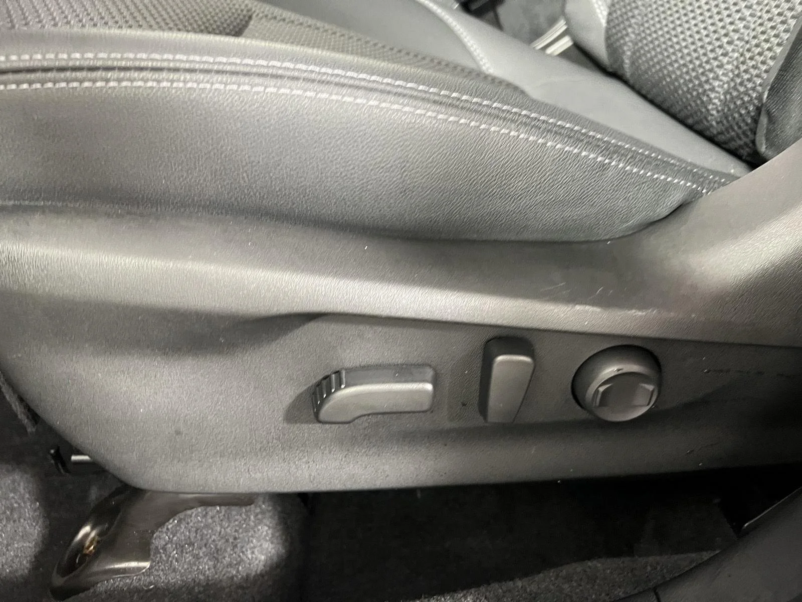 Used 2023 Ice Silver Metallic Subaru Premium image 16