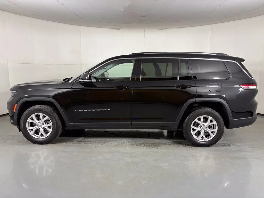 Used 2022 Black Jeep Limited image 5