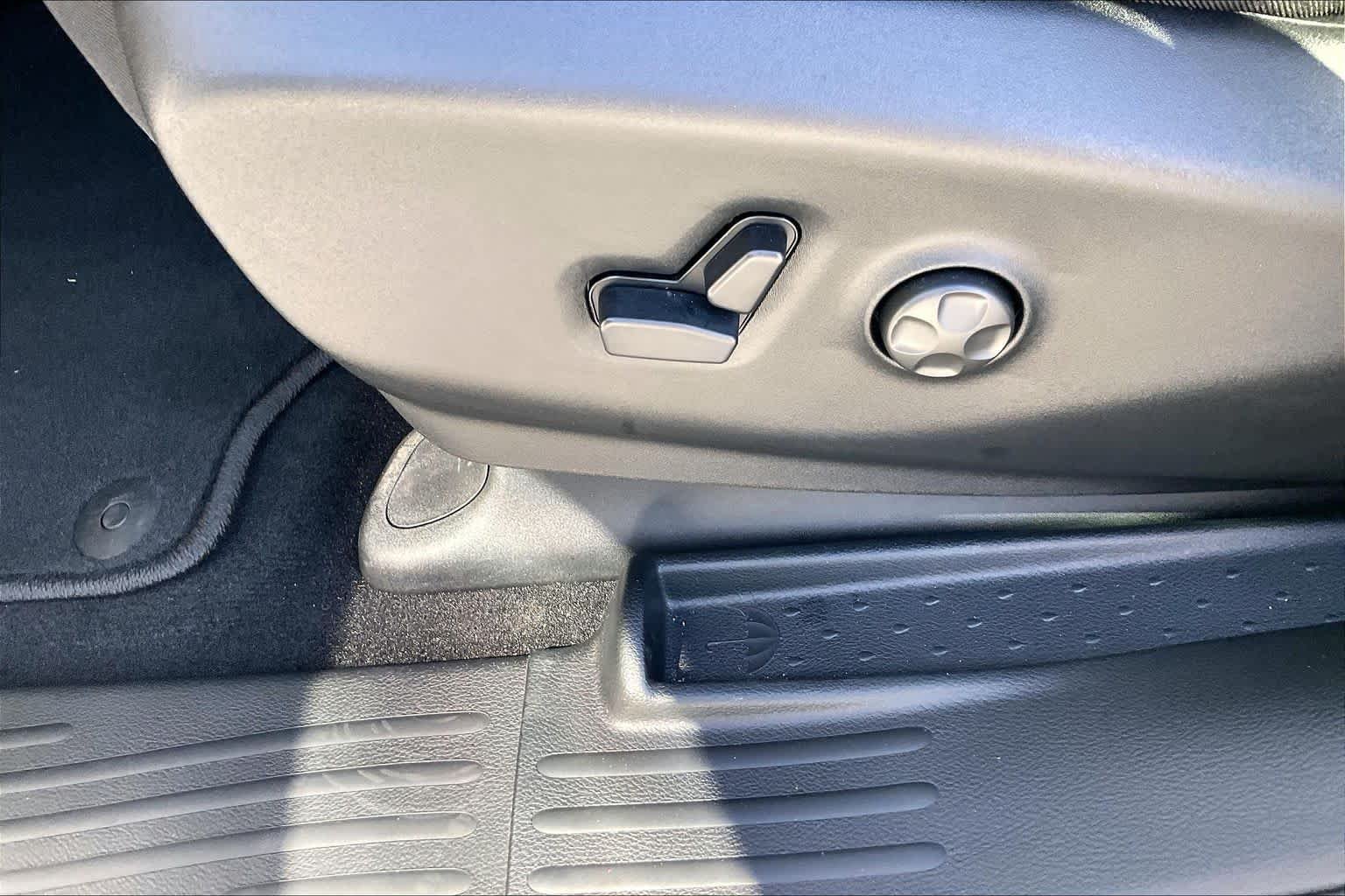 2026 Chrysler Pacifica Limited - Photo 16