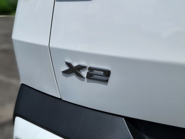 Used 2024 White BMW xDrive28i image 12
