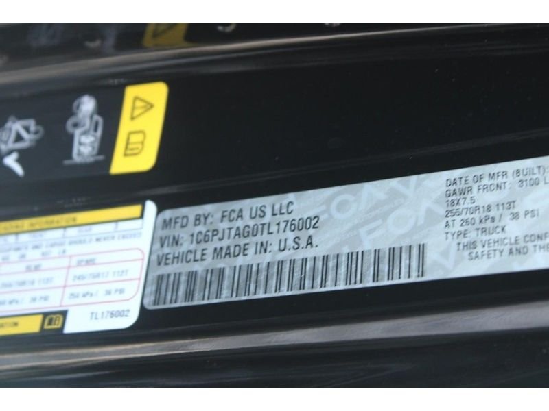 New 2026 Black Clear-Coat Exterior Paint Jeep Sahara 4x4 image 14