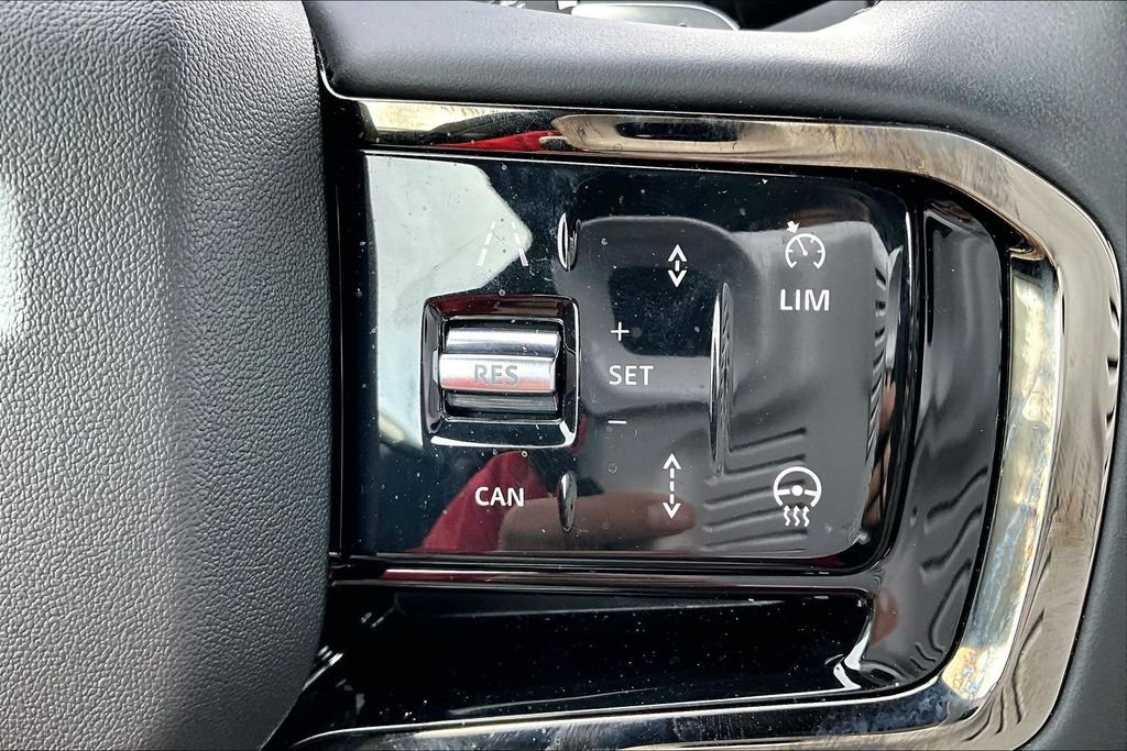 Used 2025 Santorini Black Metallic Land Rover Dynamic image 21