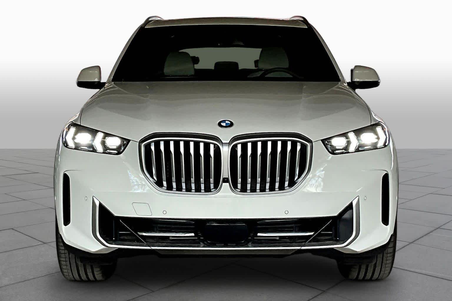 Used 2026 Alpine White BMW sDrive40i image 3