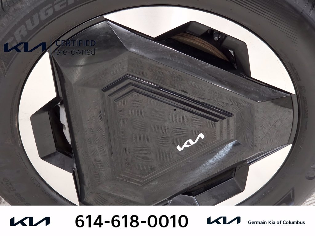 Used 2024 White Kia Land image 12