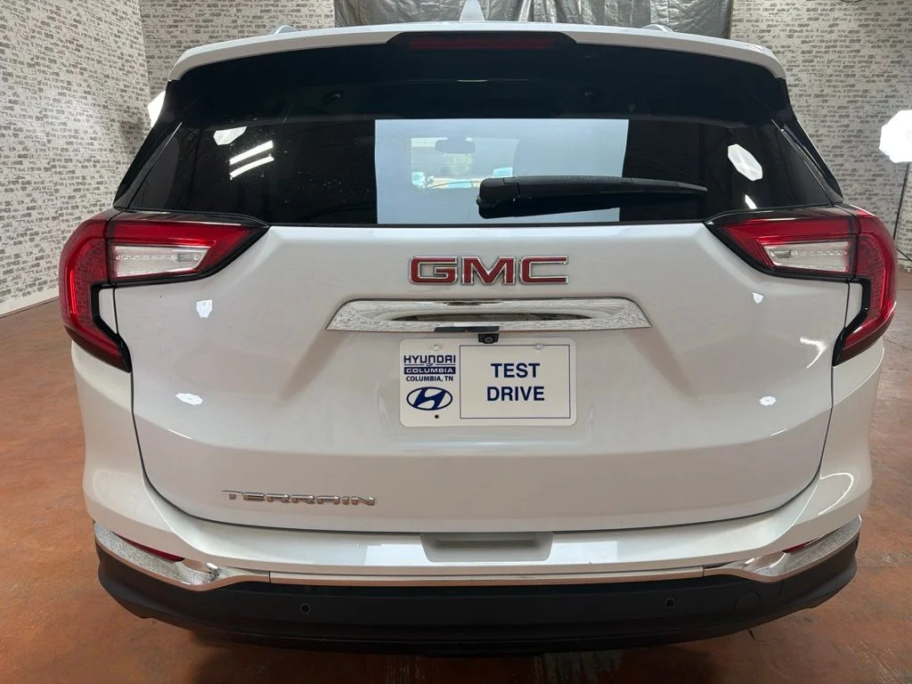 Used 2024 White Frost Tricoat GMC SLT image 6