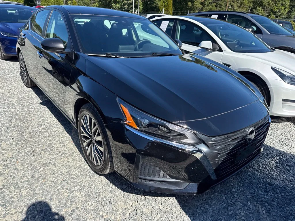 Used 2025 Black Nissan 2.5 SV image 2