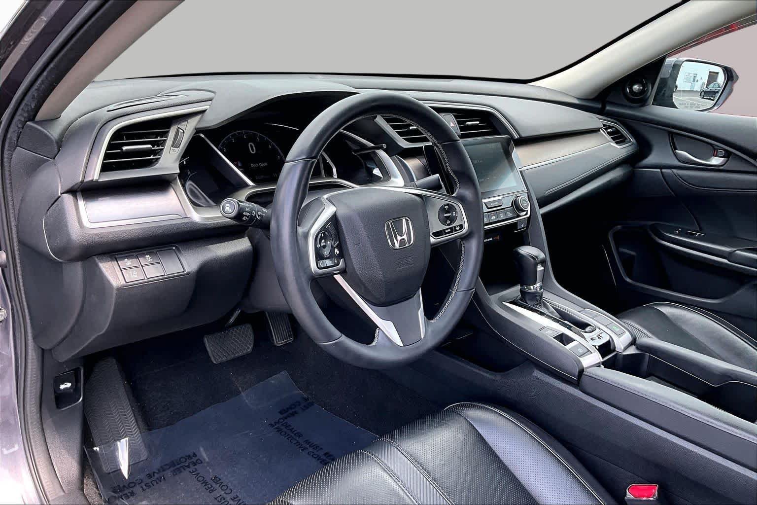 Used 2016 Modern Steel Metallic Honda Touring image 18