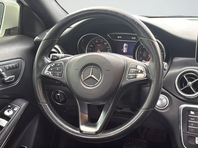 Used 2019 White Mercedes-Benz GLA 250 image 19