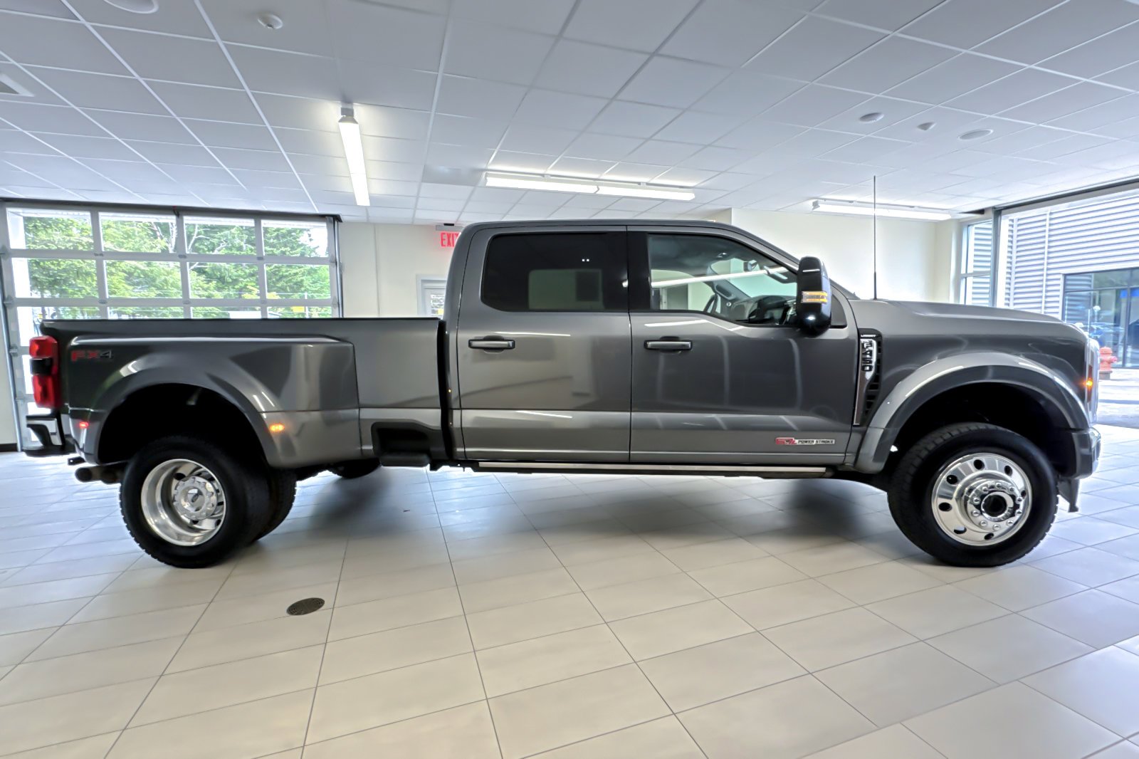 Used 2024 Gray Metallic Ford LARIAT image 3