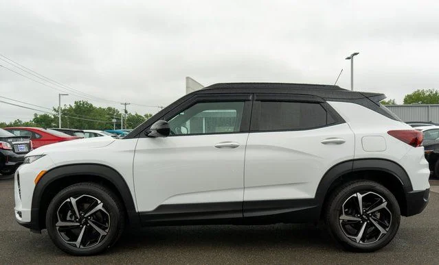 Used 2022 White Chevrolet RS image 9