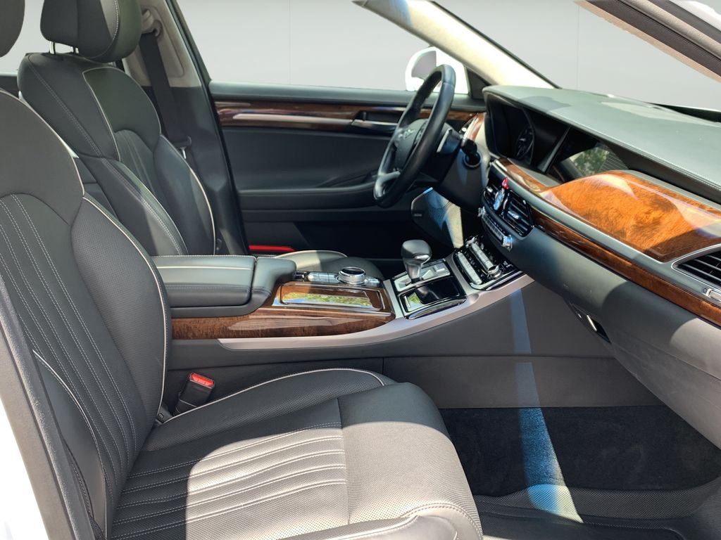 Used 2019 Casablanca White Genesis 3.3T Premium image 36