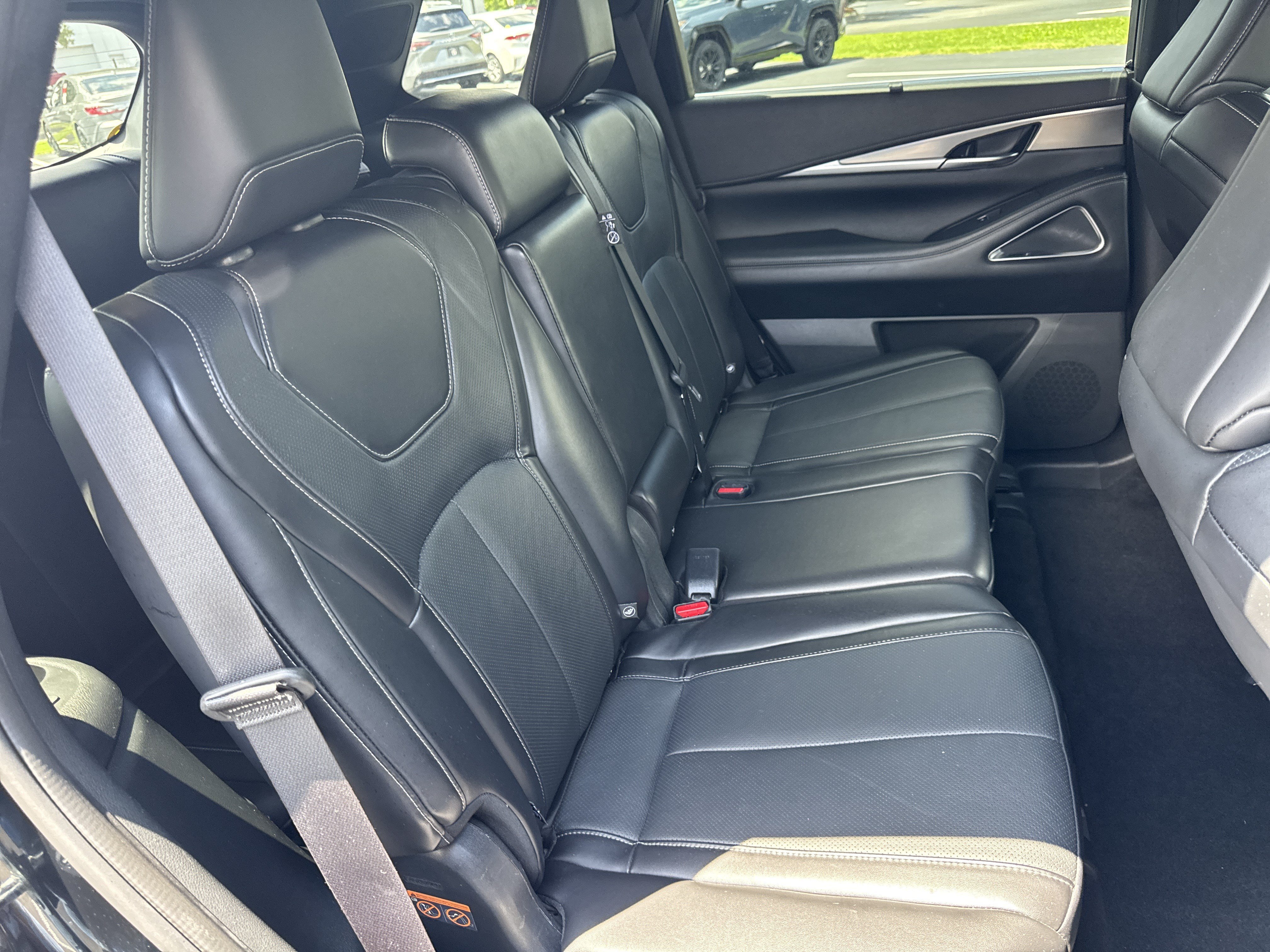 Used 2025 Mineral Black INFINITI LUXE image 33