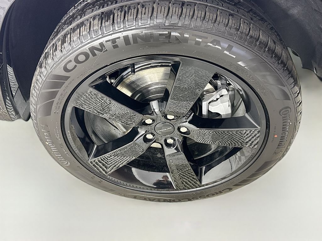 New 2026 Fuji White Land Rover X-Dynamic SE image 30