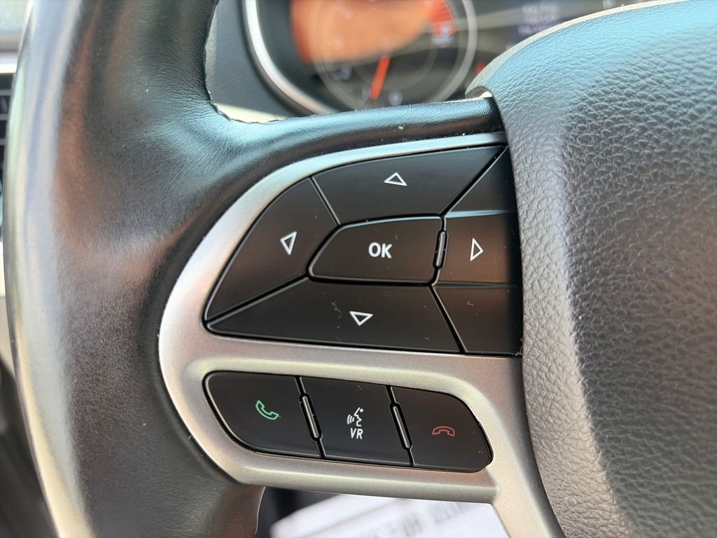 Used 2019 Silver Jeep Limited image 30