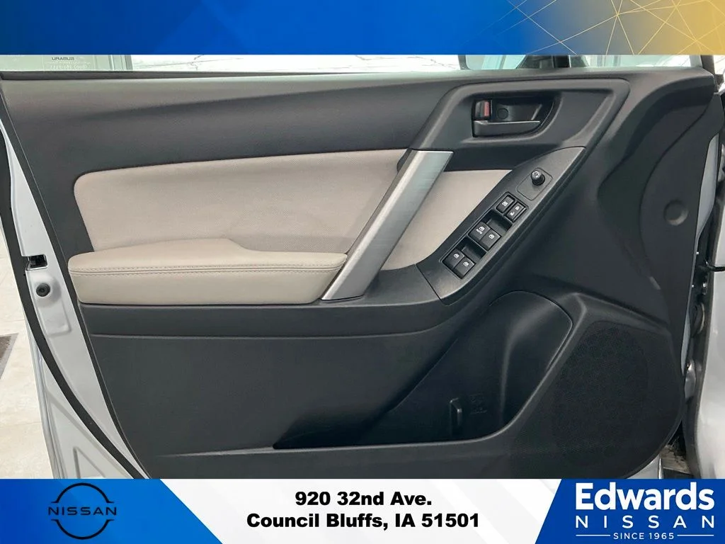 Used 2016 Silver Subaru 2.5i Premium image 19