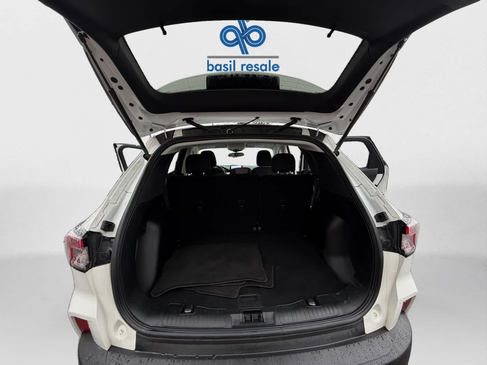 Used 2022 Star White Metallic Tri-Coat Ford SE image 25