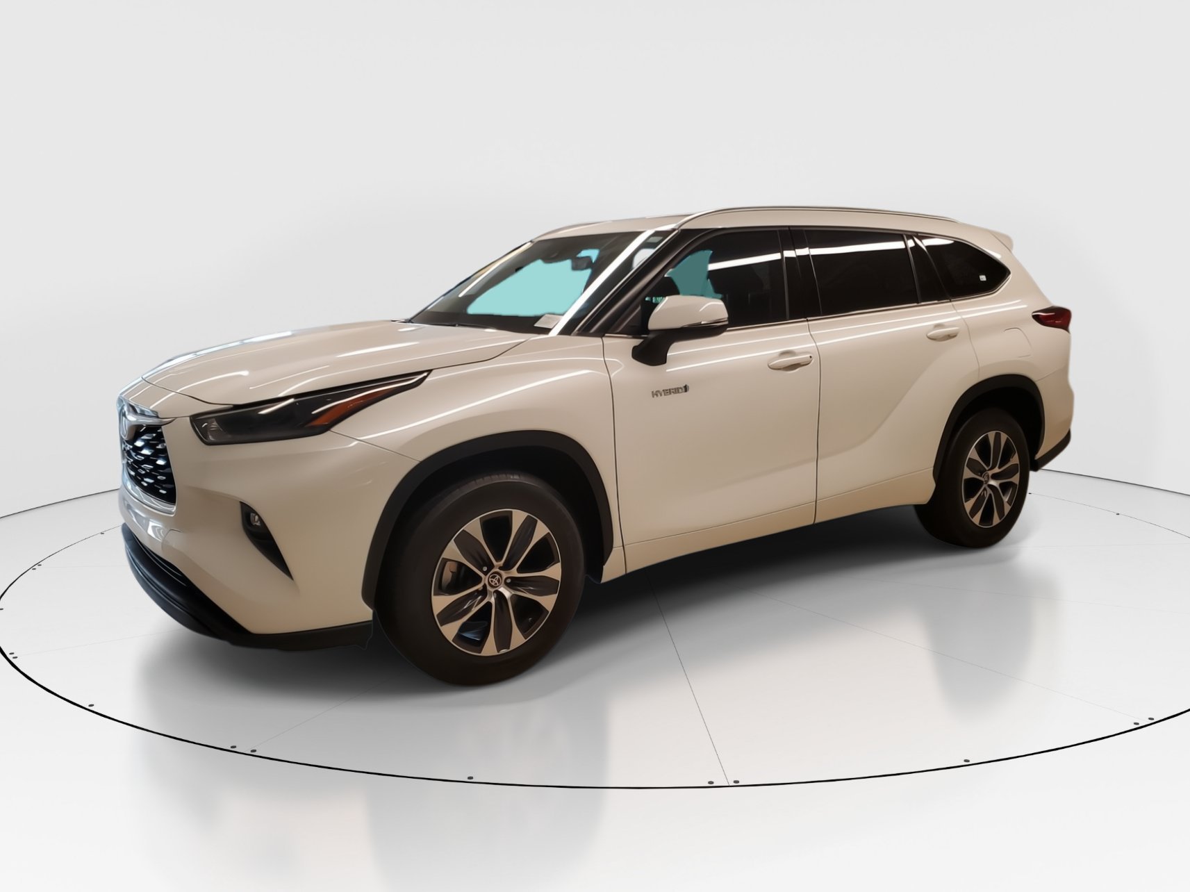 Used 2021 Blizzard Pearl Toyota Hybrid XLE image 3