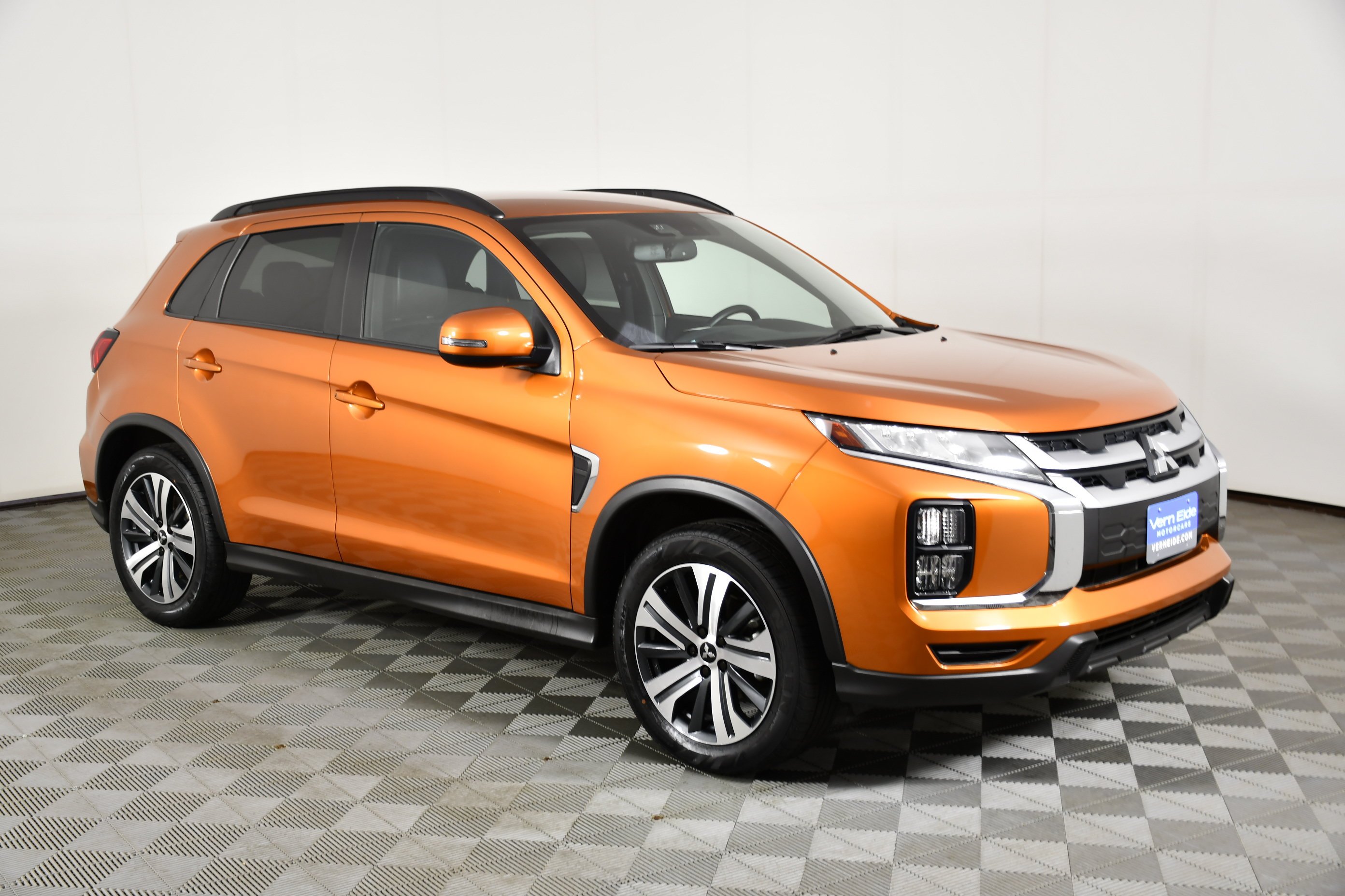 Certified Used 2022 Orange Sunrise Metallic Mitsubishi GT image 4