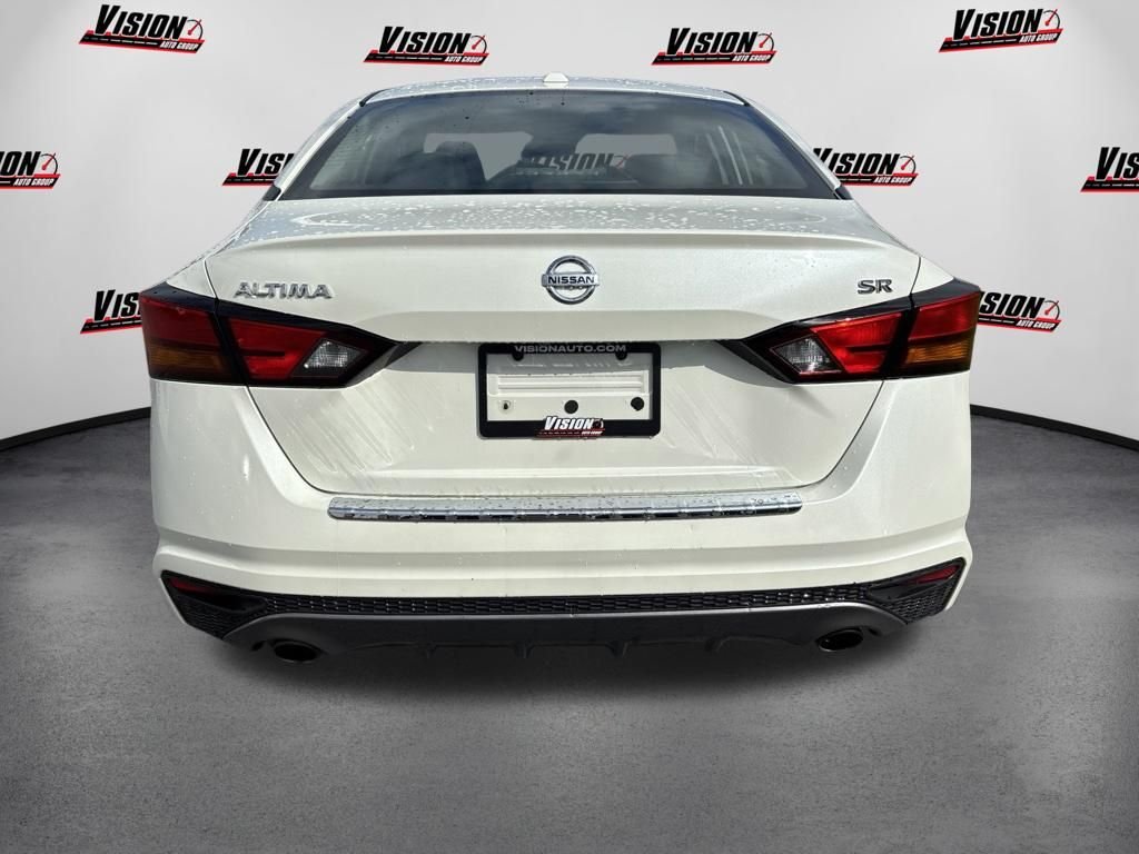 Used 2019 White Nissan 2.5 SR image 6