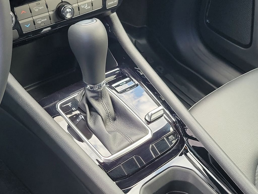 New 2026 Bright White Clearcoat Jeep Latitude image 29