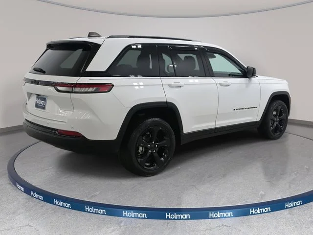 Used 2023 White Jeep Altitude X image 6