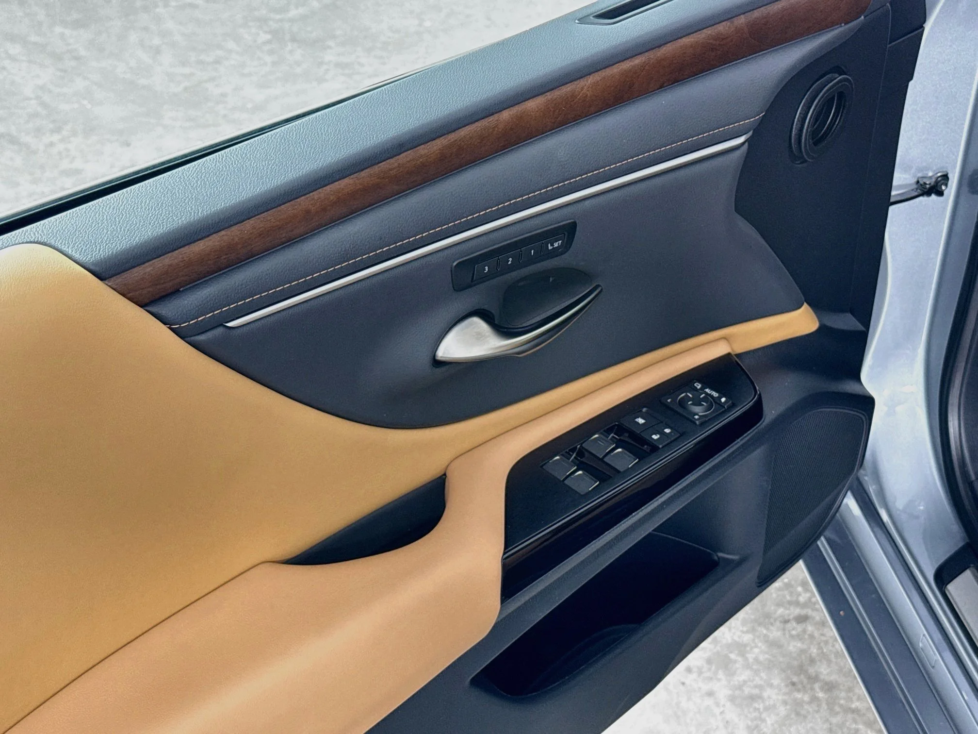 Certified Used 2025 IRIDIUM Lexus 350 image 19