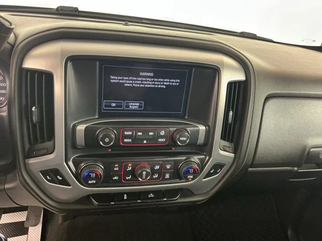 Used 2016  GMC SLE image 17