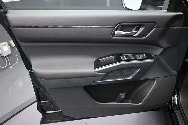 New 2026 Black Nissan SL image 9