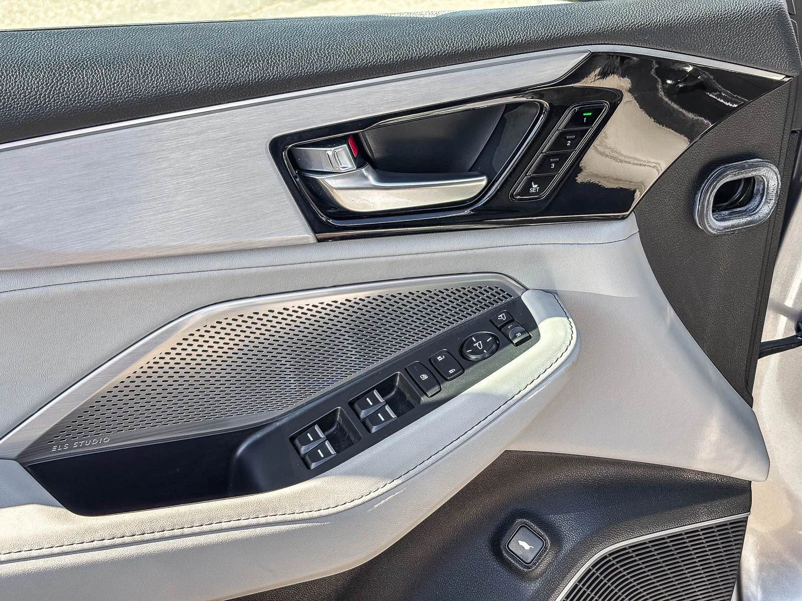 Used 2023  Acura Technology image 21