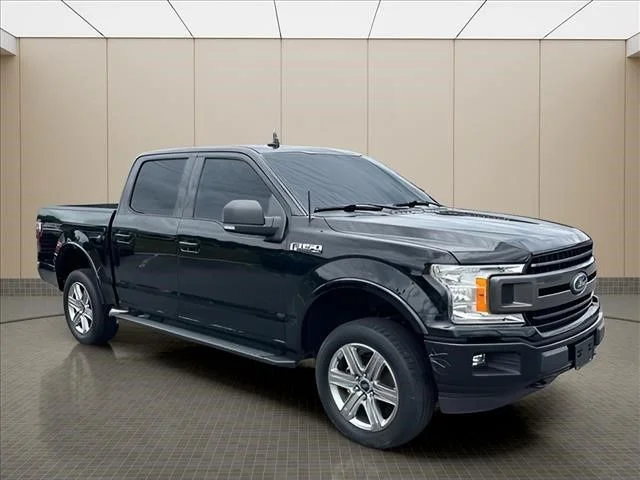 Used 2018 Black Ford XLT image 2