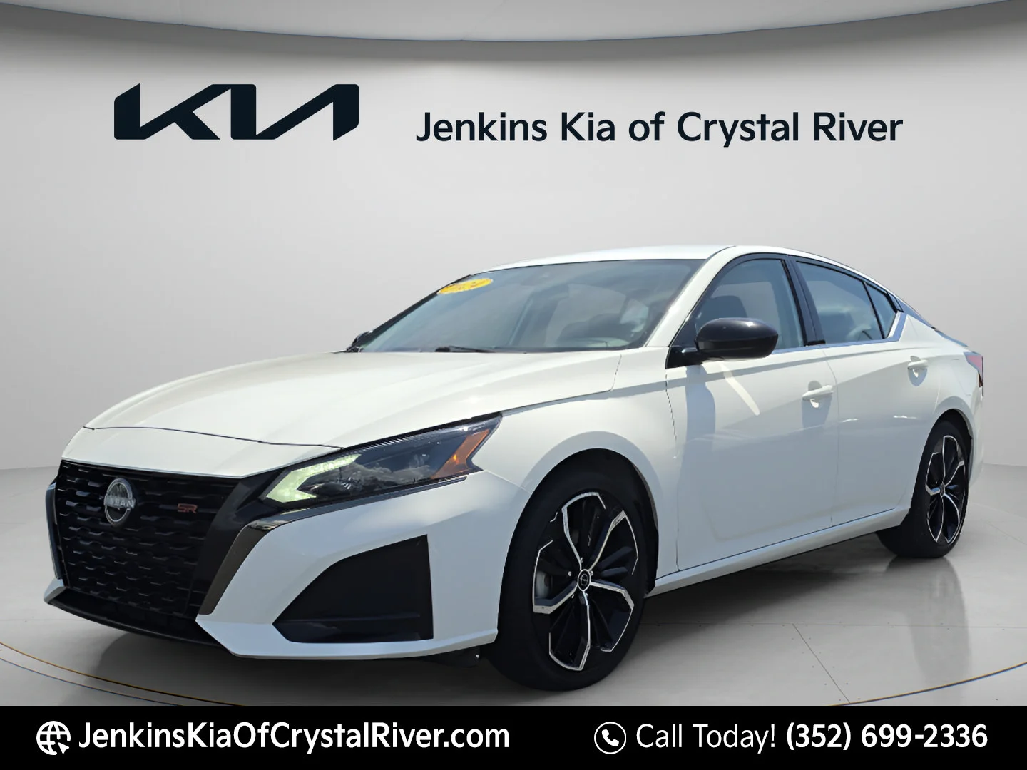 Used 2024 Glacier White Nissan 2.5 SR image 11