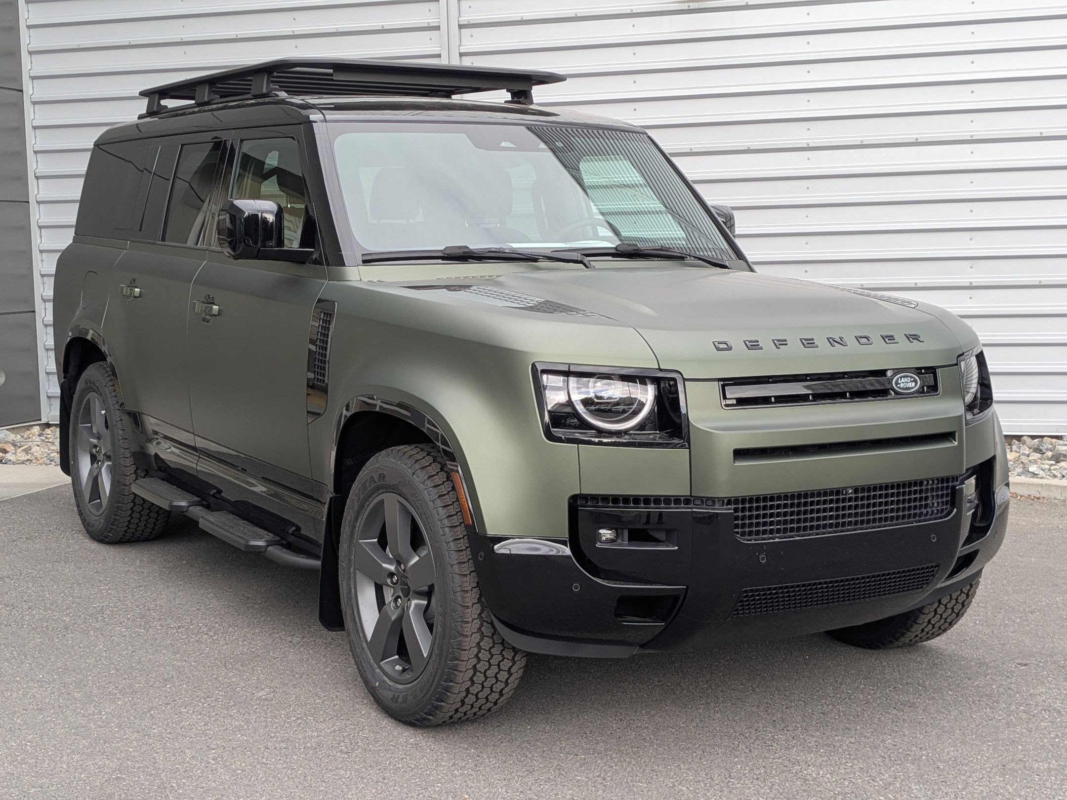 New 2026 Woolstone Green Land Rover P400 X-Dynamic SE image 3