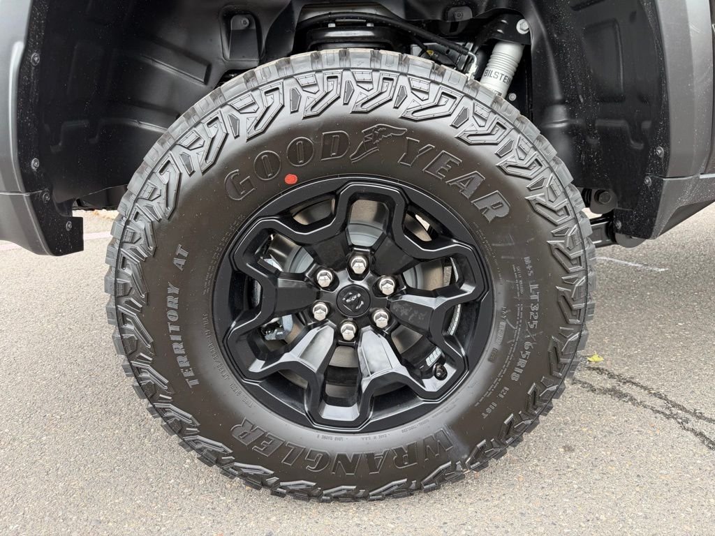 New 2026 Diamond Black Crystal Pearl-Coat Exterior Paint RAM RHO image 9