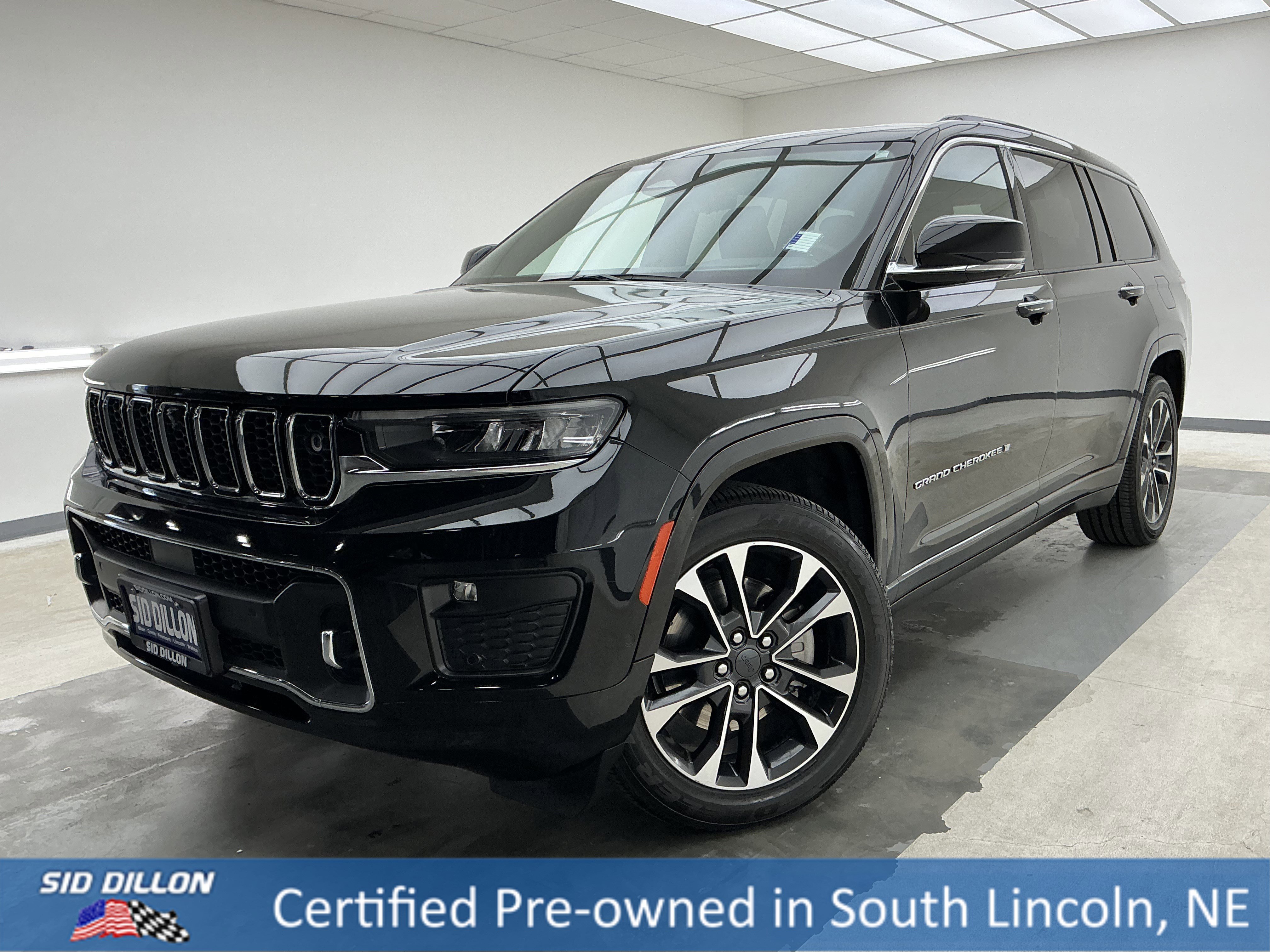 2022 Jeep Grand Cherokee L Overland 4x4's photo
