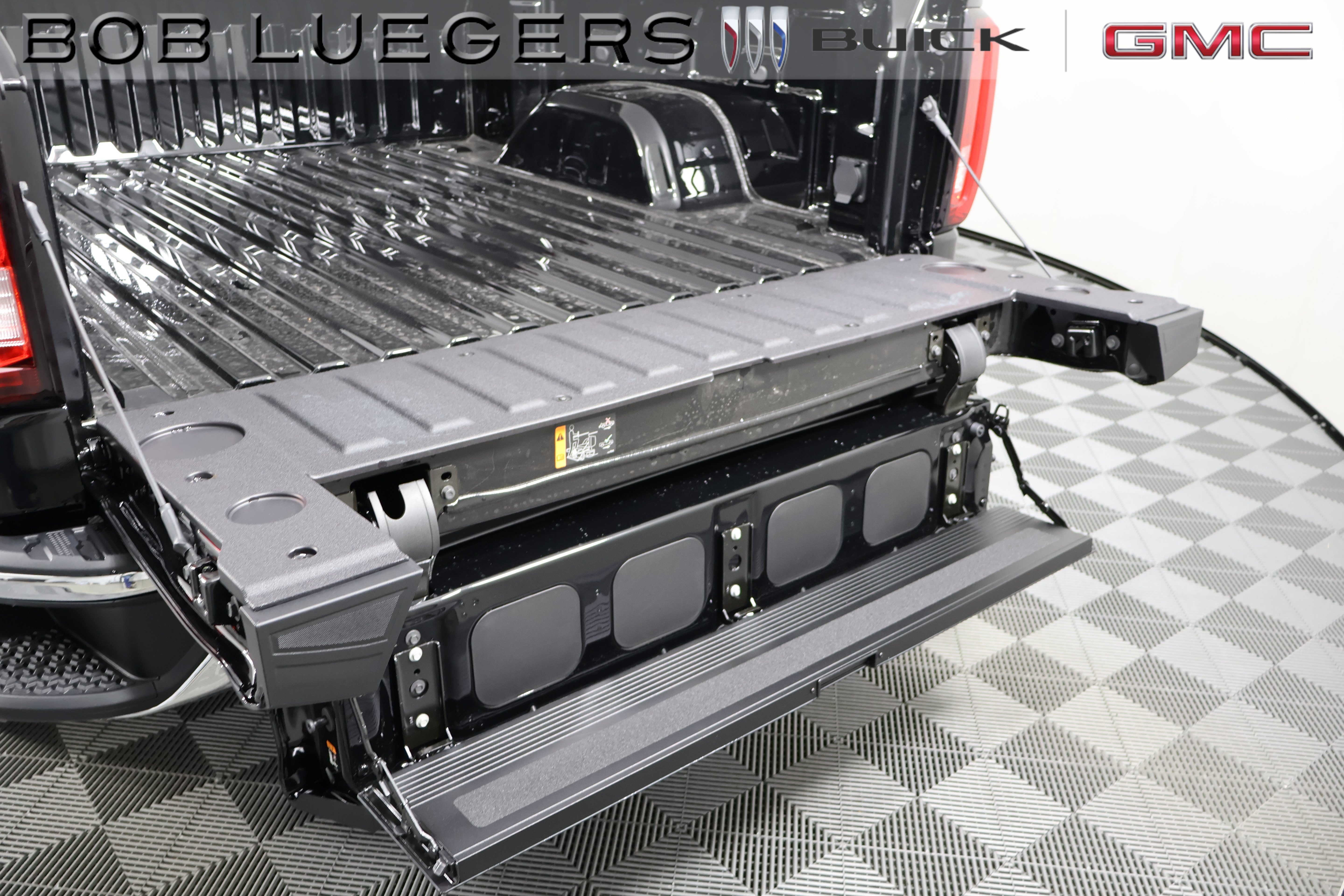 2026 GMC Sierra 1500 SLT - Photo 7