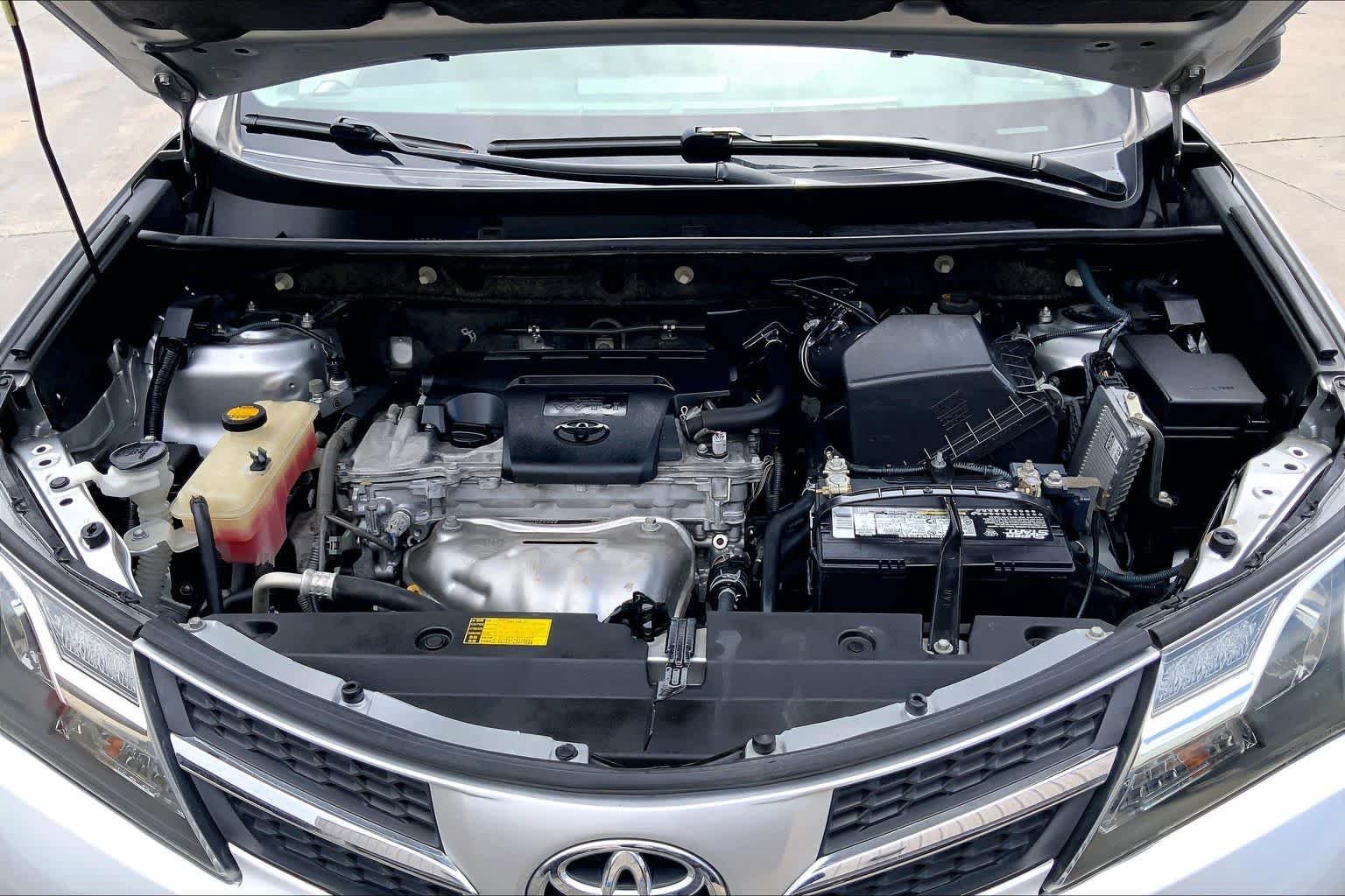 Used 2013 Classic Silver Metallic Toyota LE image 32