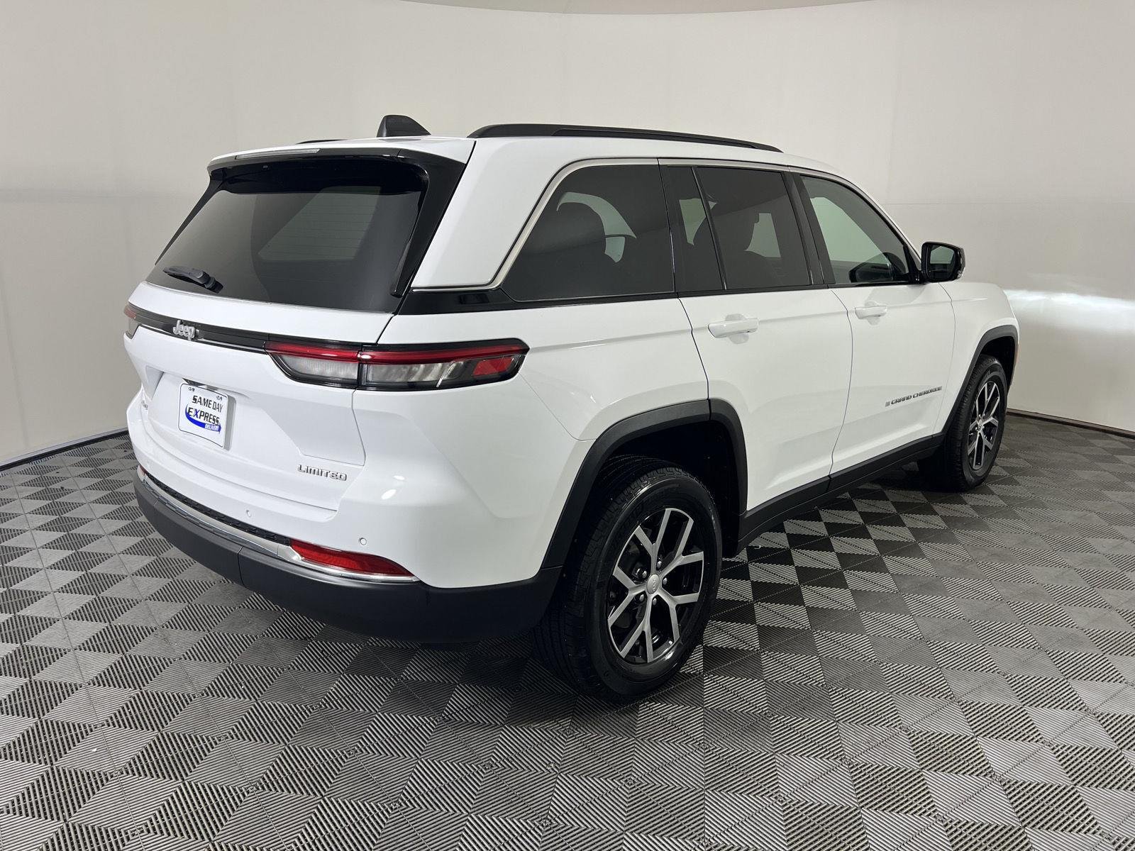 Used 2025 Wh Jeep  image 26