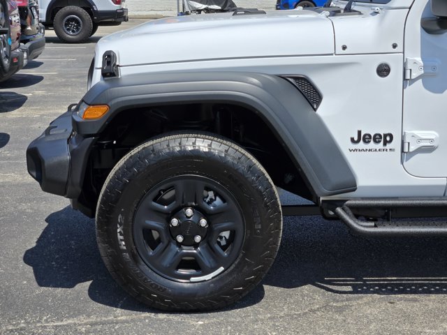 Used 2025 Bright White Clearcoat Jeep  image 9