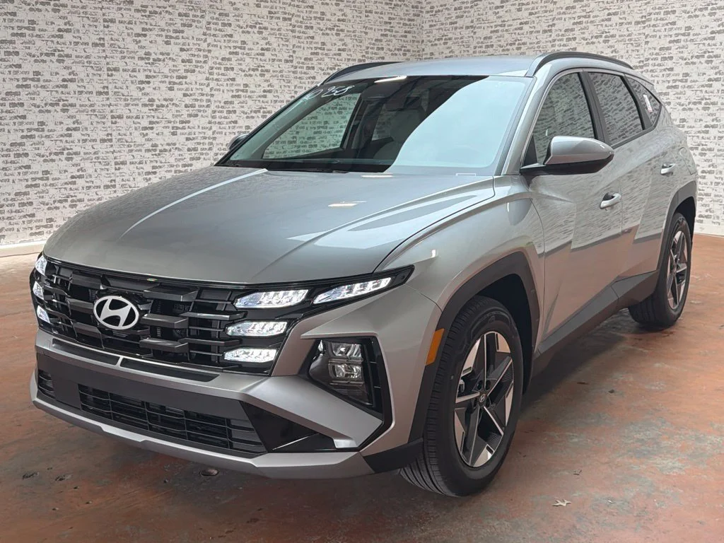 New 2026 Shimmering Silver Hyundai SEL image 3