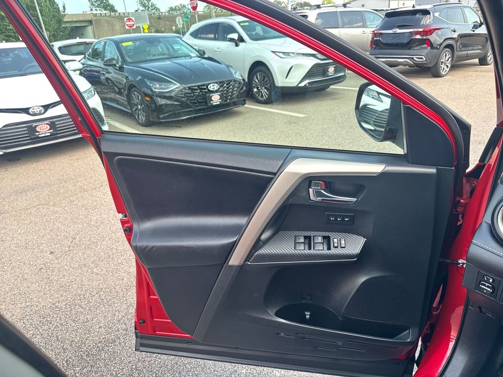 Used 2014 Red Toyota Limited image 33