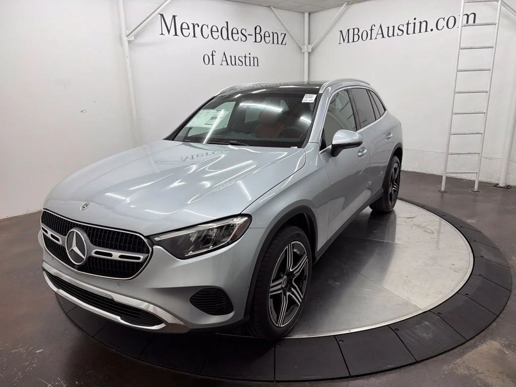 New 2027 Silver Mercedes-Benz GLC 300 image 3