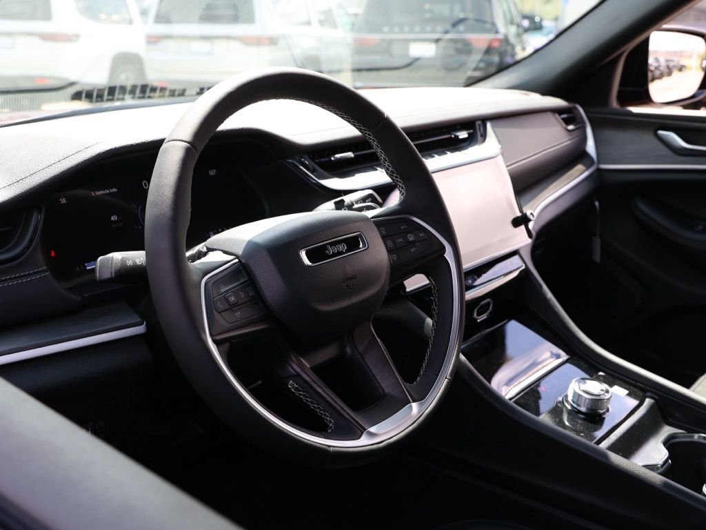 New 2026 Velvet Red Pearl-Coat Exterior Paint Jeep Laredo Altitude image 13