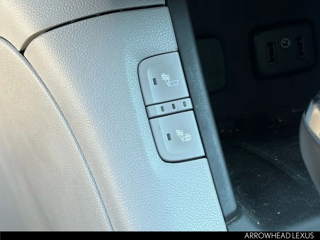 Used 2018 White GMC SLT-2 image 26