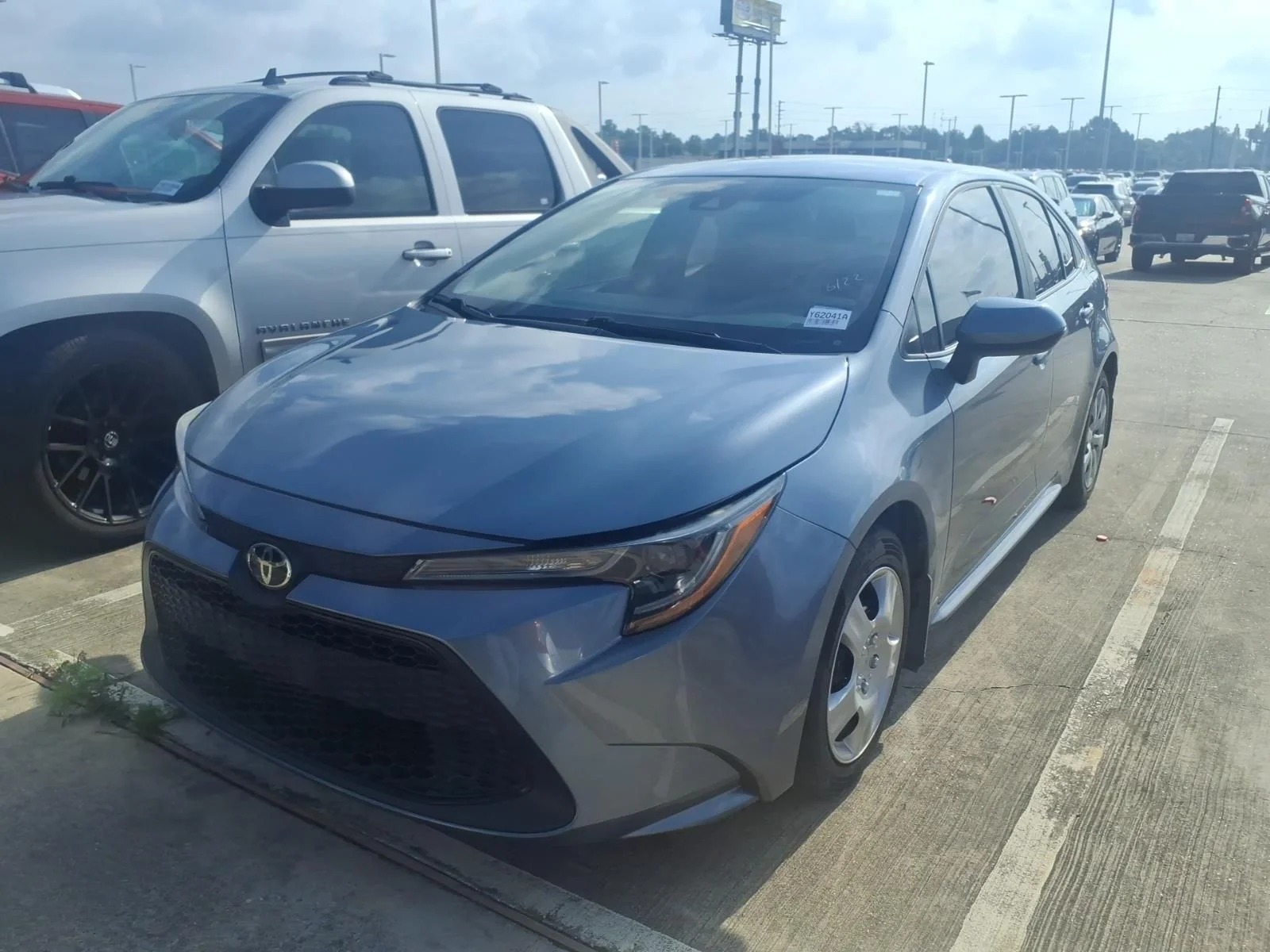 Used 2022 Silver Toyota LE image 4